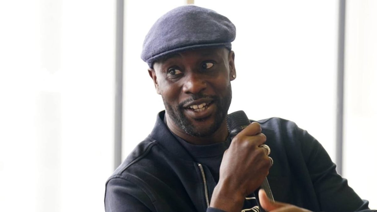 Carlton Cole: Bowen Should Stay At West Ham - You Saw What Happened To Grealish Carlton Cole: Bowen Should Stay At West Ham - You Saw What Happened To Grealish
