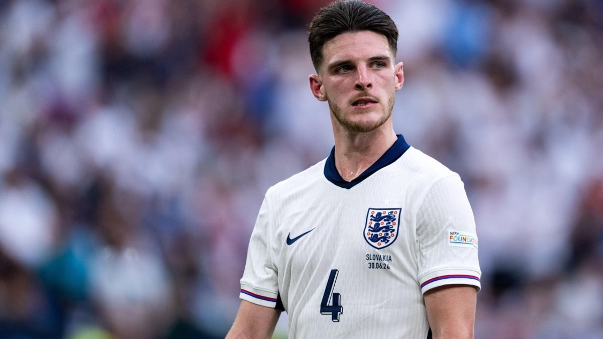 Emmanuel Petit: I Don't Recognise Declan Rice When He Plays For England Emmanuel Petit: I Don't Recognise Declan Rice When He Plays For England