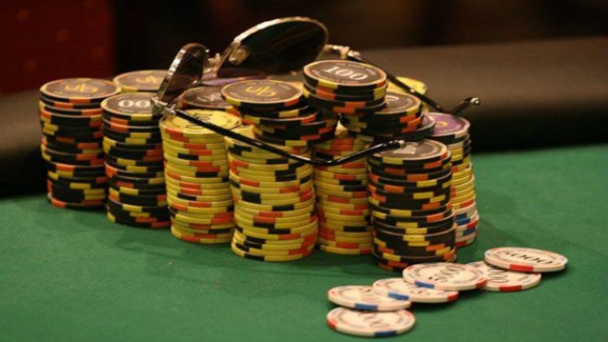 Poker Tournaments: Medium Stack Strategy Poker Tournaments: Medium Stack Strategy