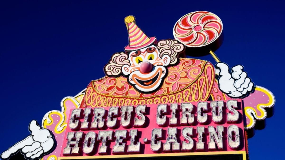Las Vegas Mob-Era Casino Turns Back Clock By Offering Bingo, $2 Hot Dogs Las Vegas Mob-Era Casino Turns Back Clock By Offering Bingo, $2 Hot Dogs