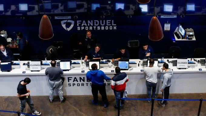 Caesars and FanDuel Open Sportsbooks in Washington Caesars and FanDuel Open Sportsbooks in Washington