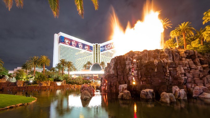 Steve Wynn’s Las Vegas Estate Sells For Over $17 Million Steve Wynn’s Las Vegas Estate Sells For Over $17 Million