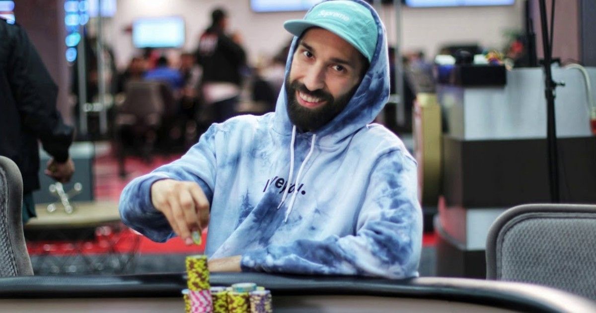 Johnnie Moreno Spreads Positive Vibes, Helps Bartender Win $41,518 Johnnie Moreno Spreads Positive Vibes, Helps Bartender Win $41,518