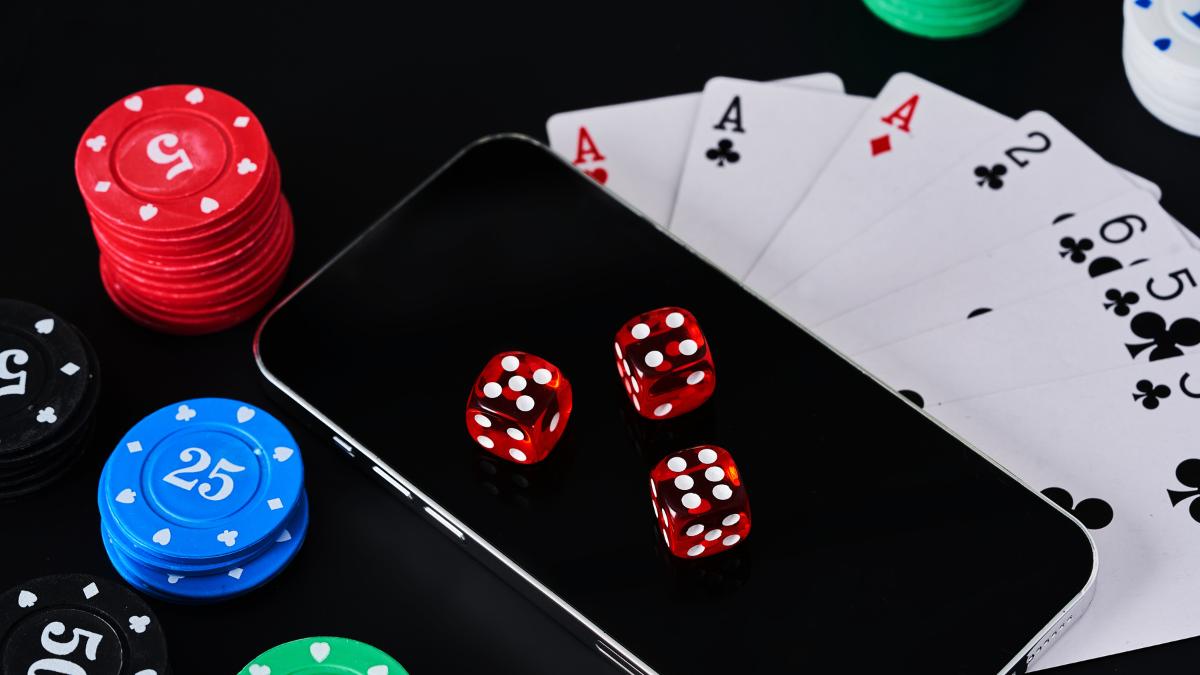 Online Casinos Catching Up As Retail Casinos Flat Line in Atlantic City Online Casinos Catching Up As Retail Casinos Flat Line in Atlantic City