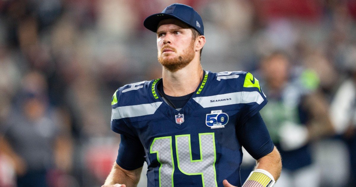 NFL Roundup: Playoff Quarterbacks In the Spotlight NFL Roundup: Playoff Quarterbacks In the Spotlight