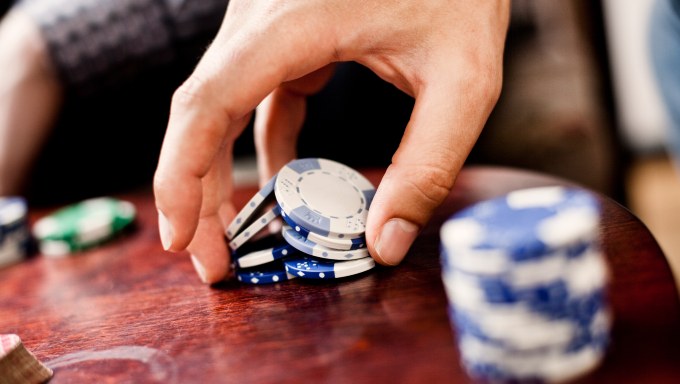 Die besten Poker Chip Tricks Die besten Poker Chip Tricks