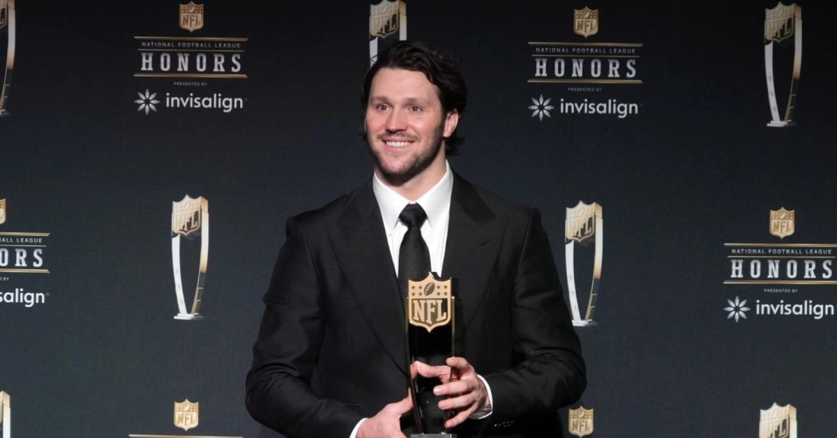 NFL Individual Awards Betting Guide: How to Bet MVP, OPOY, DPOY and Rookie Awards NFL Individual Awards Betting Guide: How to Bet MVP, OPOY, DPOY and Rookie Awards