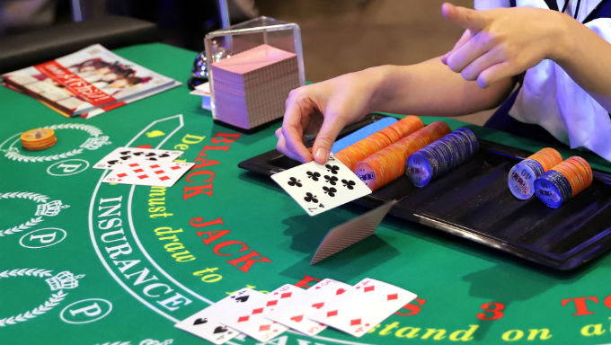 Blackjack Strategy: When to Double Down or Split