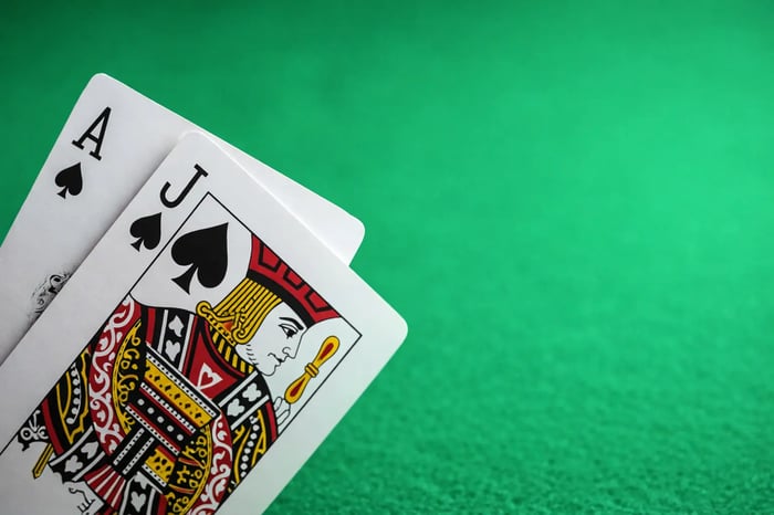 Blackjack-strategi: Den komplette guiden til blackjack på nett