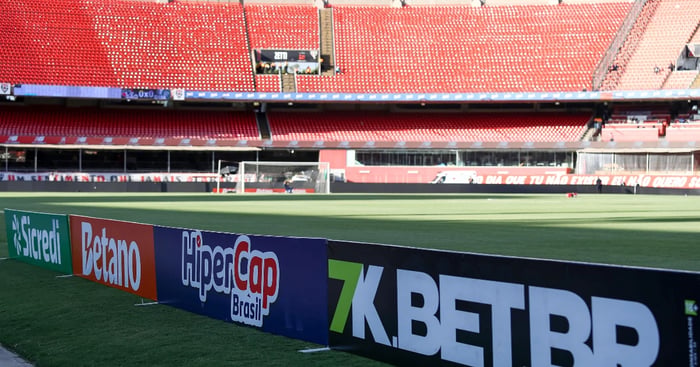 Brazil's Licensed Betting Firms Protest Lula Ban Via Football Ad Boards