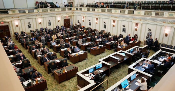Oklahoma Bans Sweepstakes Casinos After Legislature Overrides Governor's Veto