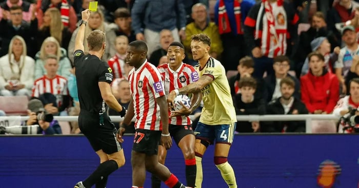 Sunderland Sign Shuffle As New Shirt Sleeve Partner