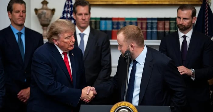 Trump Hosts Crypto Chiefs, Snubs Prediction Markets